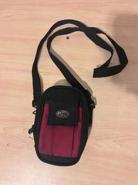 Lowepro Z 20 Camera Pouch Shoulder Bag Black and Red